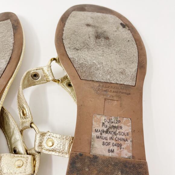 Nine West 6 Gold Thong Flat Sandals Faux Leather Gold Hardware Buckle Closure - Picture 12 of 12